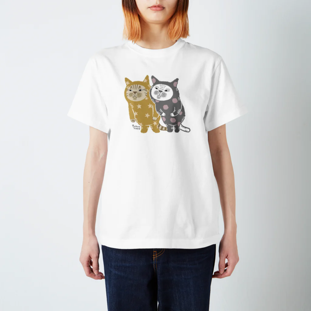 多分ねこの遠くを見るちびにゃん達(黄)淡色用 Regular Fit T-Shirt