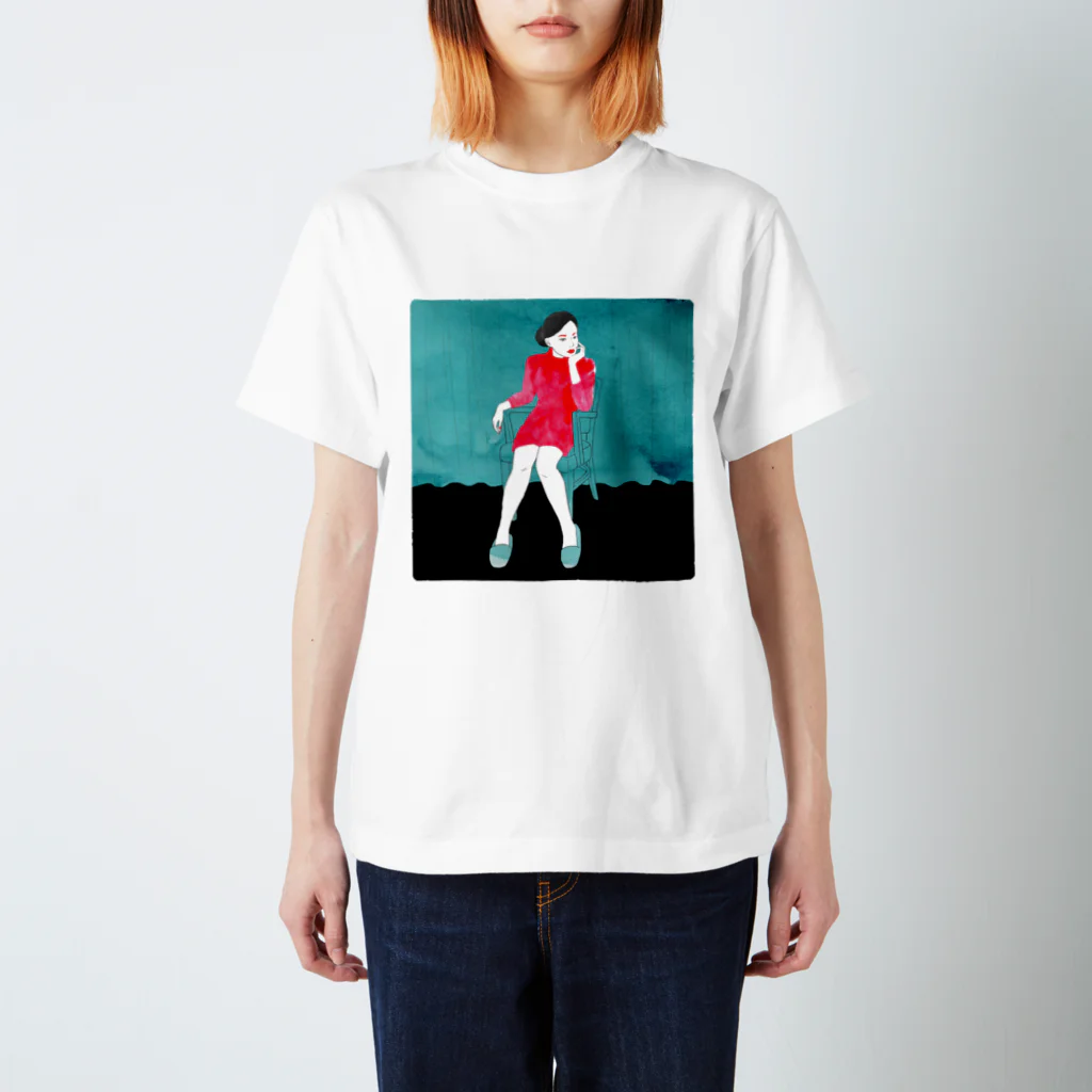 スイミントの赤いワンピースの女の子 Regular Fit T-Shirt