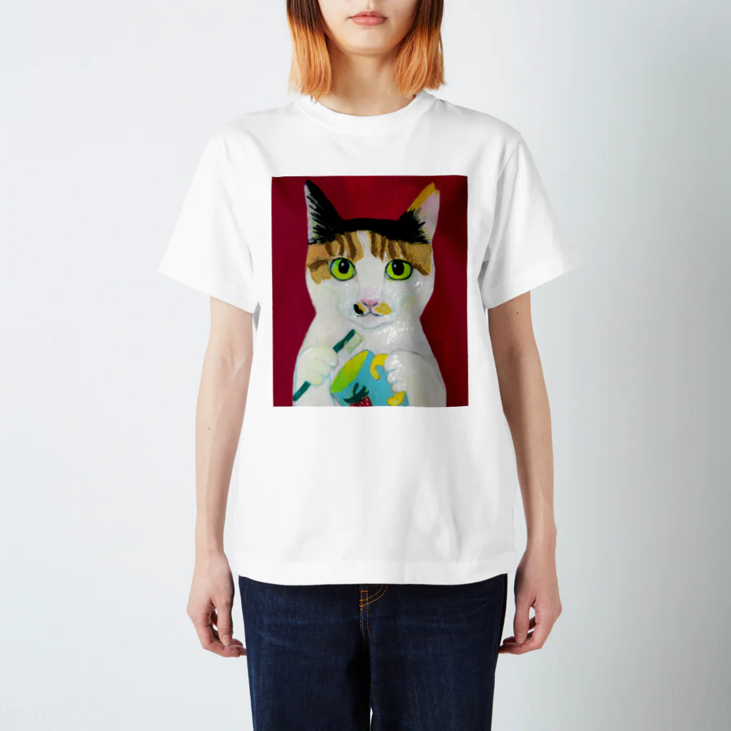 のっぴきならない。ラインスタンプ発売中ののっぴきならない/保護猫梅ちゃん Regular Fit T-Shirt