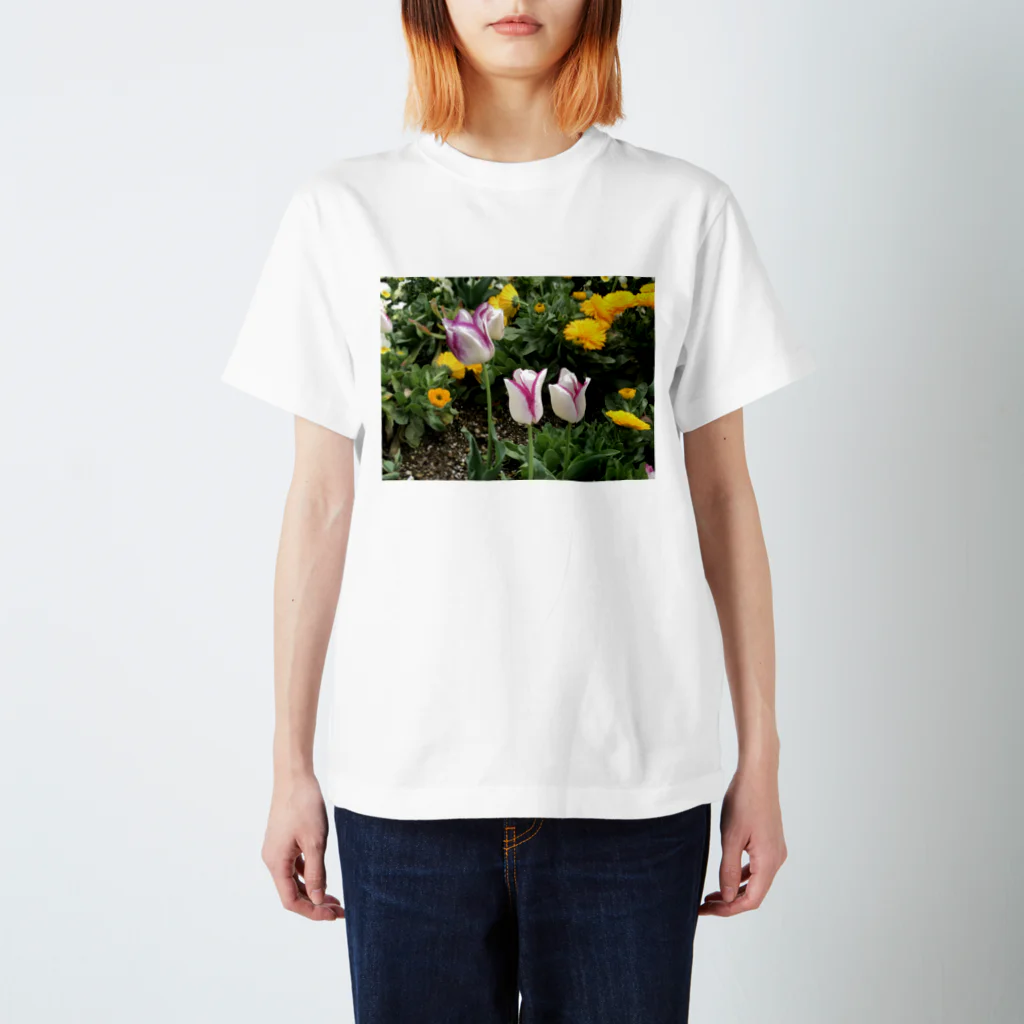 cxcxbbb.SHOPのSinsaibashiの花壇のチューリップ Regular Fit T-Shirt