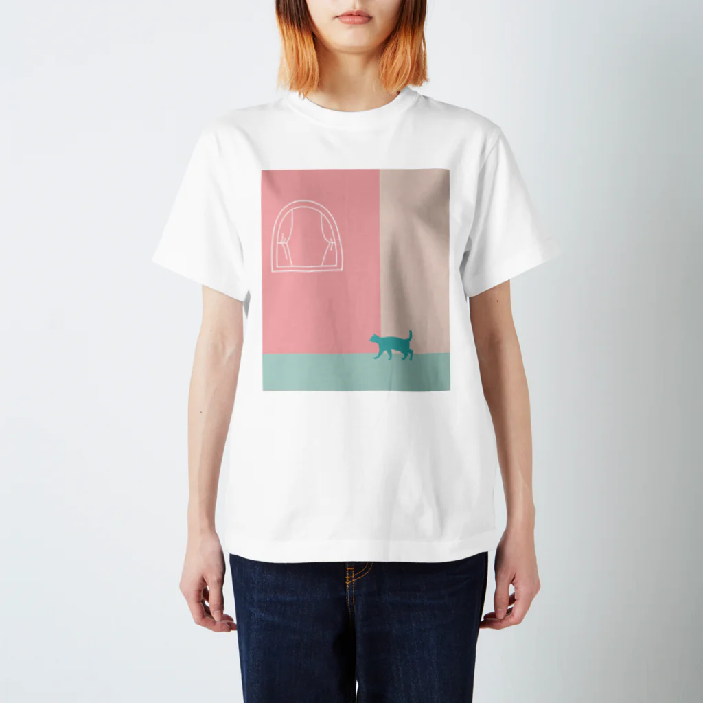 ねこや Ryoko -猫屋 りょうこ-のねこ　異国の趣き Regular Fit T-Shirt