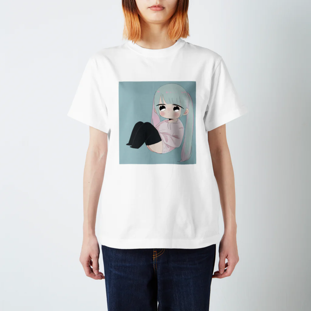 さくらのだぼだぼパーカーと黒ニーソの少女 スタンダードTシャツ