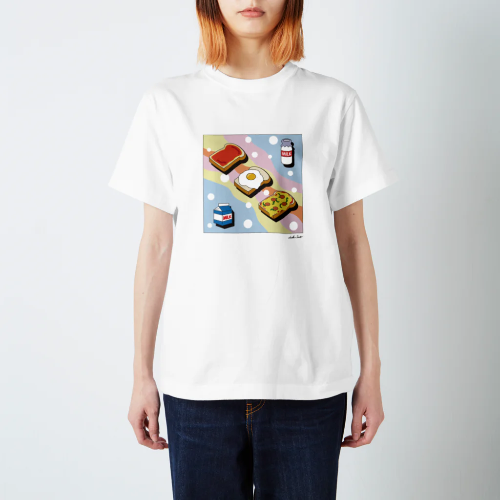 Beagle & BearのMilk and Plain bread  Regular Fit T-Shirt