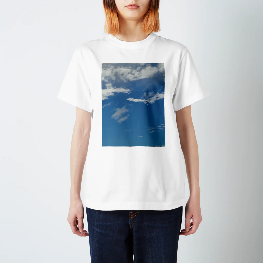 青い空の青空と雲 スタンダードTシャツ