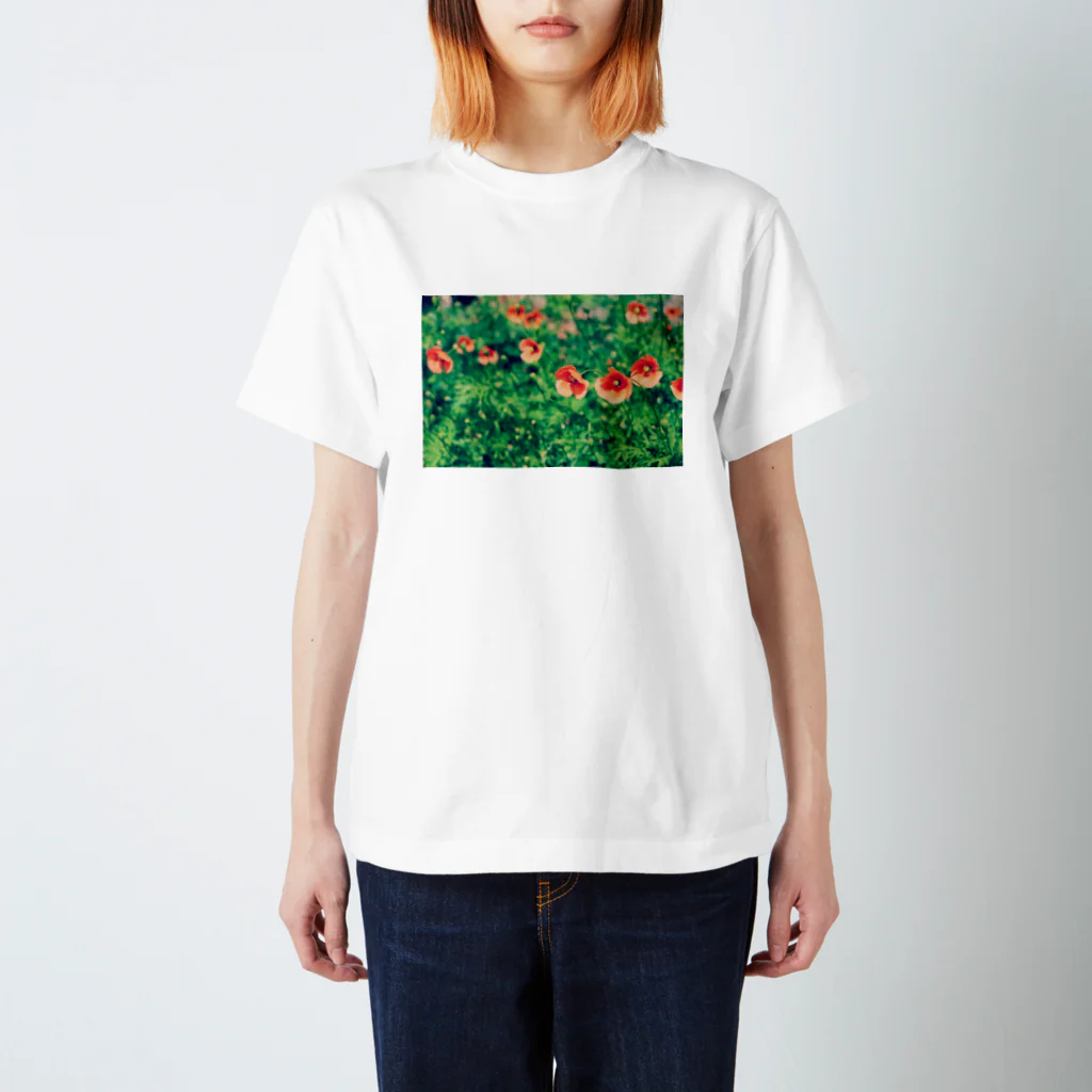 如夢幻の晴れのポピー Regular Fit T-Shirt