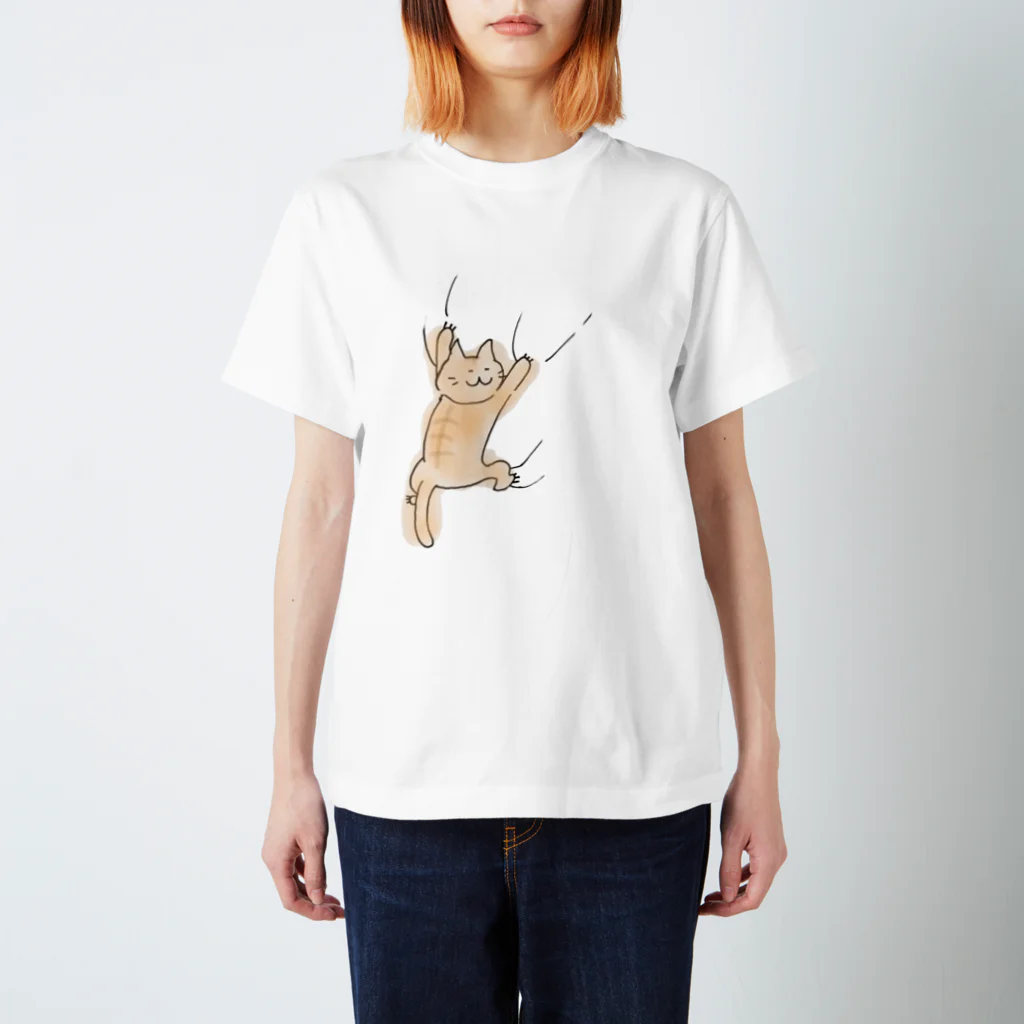 しろモフ屋のねこがしがみつくシリーズ（大） Regular Fit T-Shirt