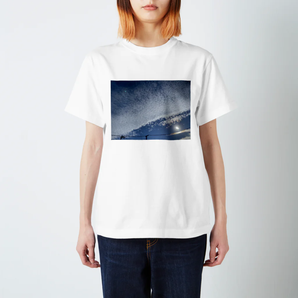 花畑写真館🌷の#3 大空と雲 スタンダードTシャツ