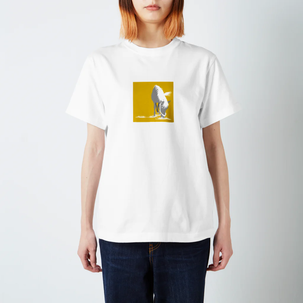 HIGH FIVE Shopの草原の馬 スタンダードTシャツ