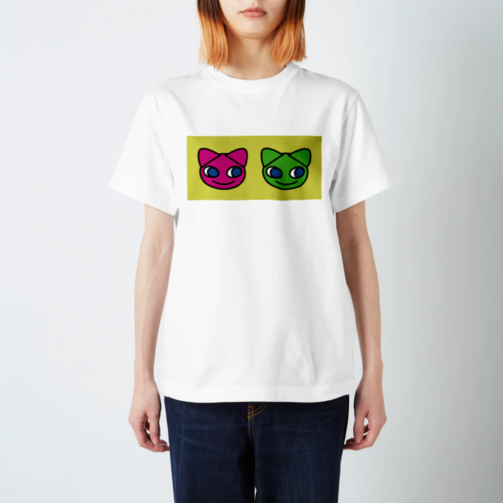 グレープフルーツちゃんのTwoCats_YELLOW Regular Fit T-Shirt