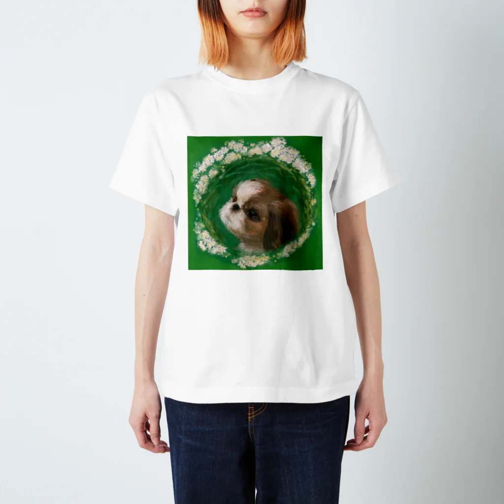 NORIMA'S SHOP のかわいいシーズー 犬と雪柳のフラワーリース スタンダードTシャツ