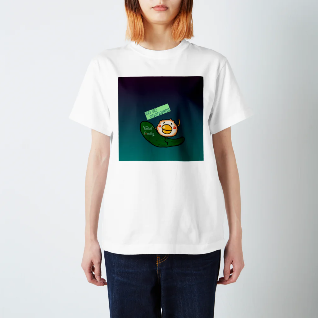 Katsf family samisamiのGO GO Cucumber Regular Fit T-Shirt