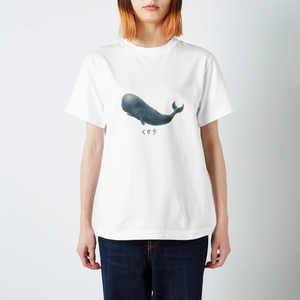 はちえんのお店のくじらくん（文字あり） Regular Fit T-Shirt