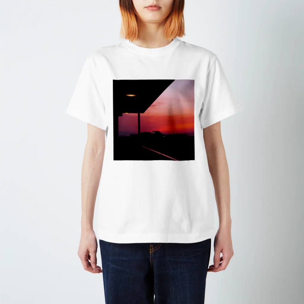 とりな屋の赤い夕焼け Regular Fit T-Shirt