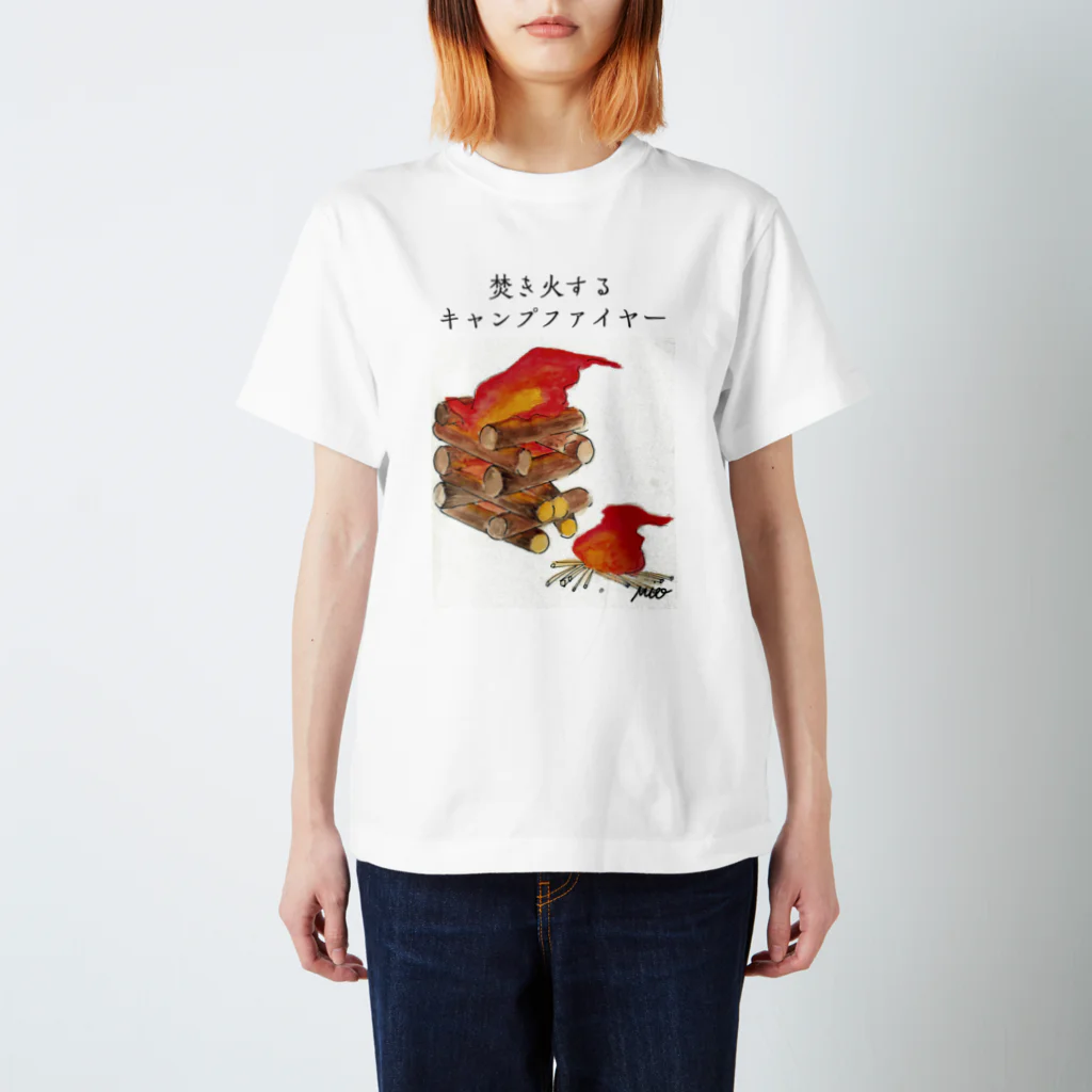 ZAKKA にしくらみおの焚き火するキャンプファイヤー スタンダードTシャツ