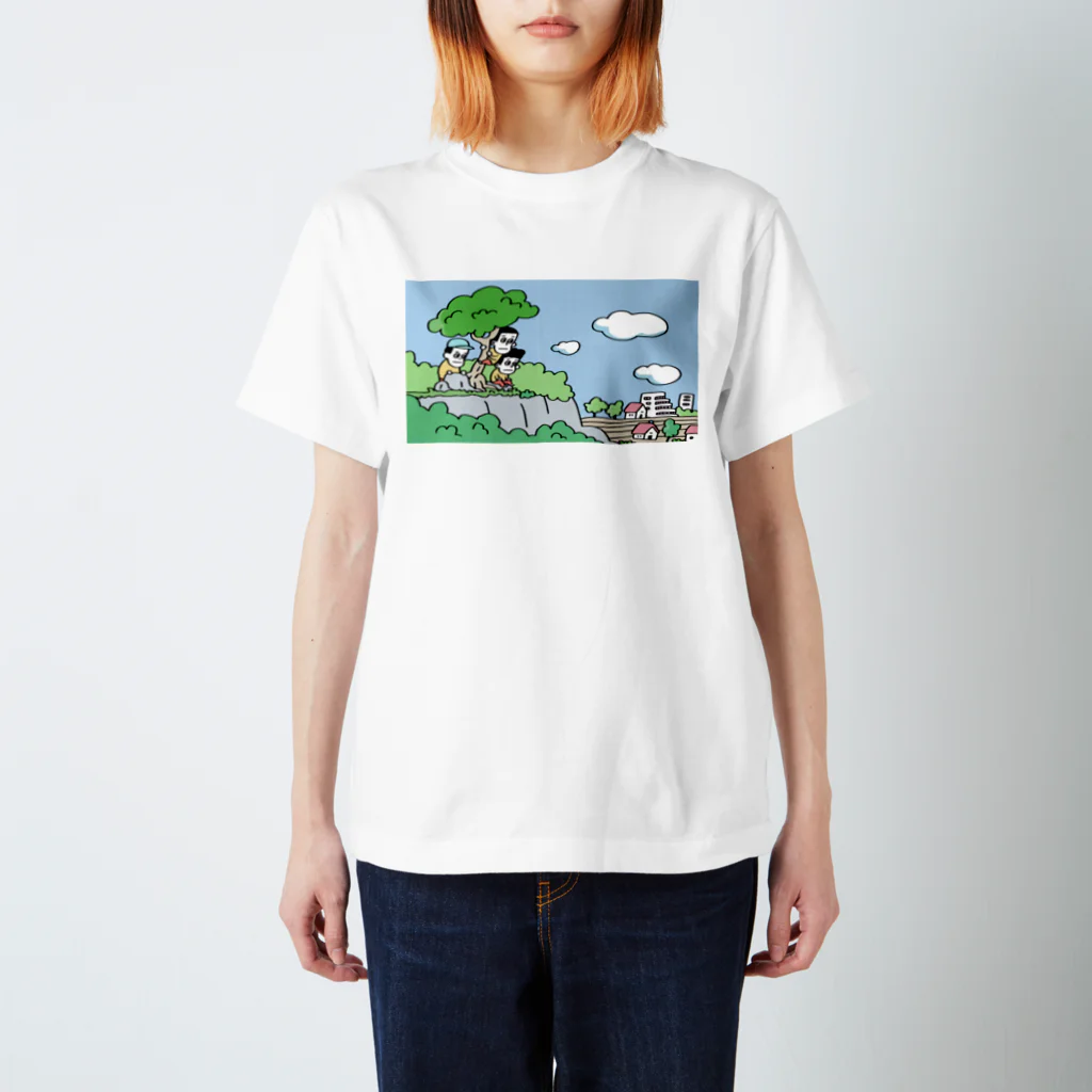 ヤギワタルの丘の上の田舎の少年3人 スタンダードTシャツ