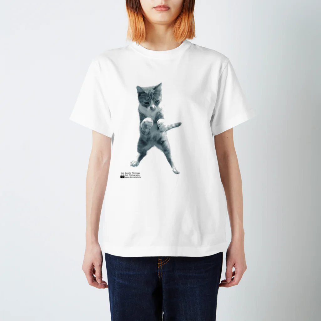 猫写真家　森永健一 にゃんこ屋 SUZURIストアのニャンコボクサー白黒タイプ スタンダードTシャツ