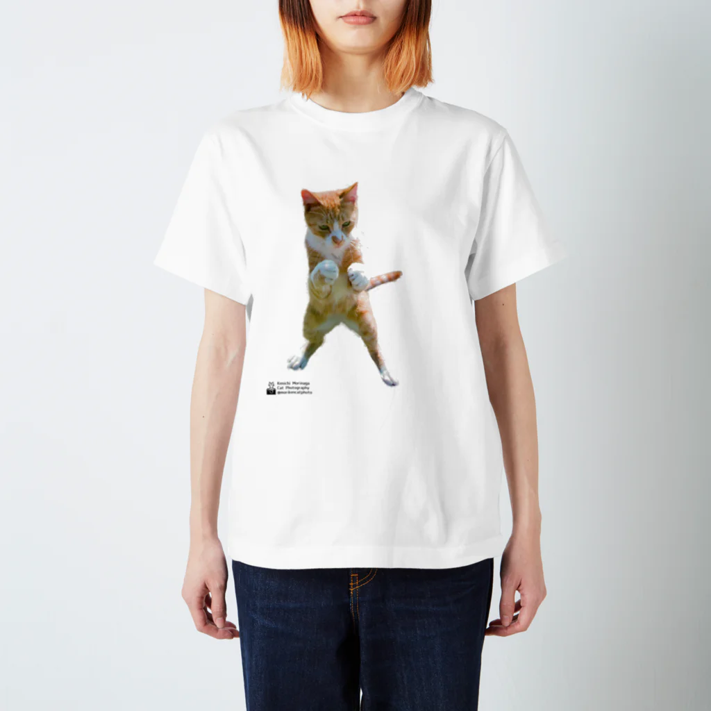 猫写真家　森永健一 にゃんこ屋 SUZURIストアのニャンコボクサーカラータイプ Regular Fit T-Shirt