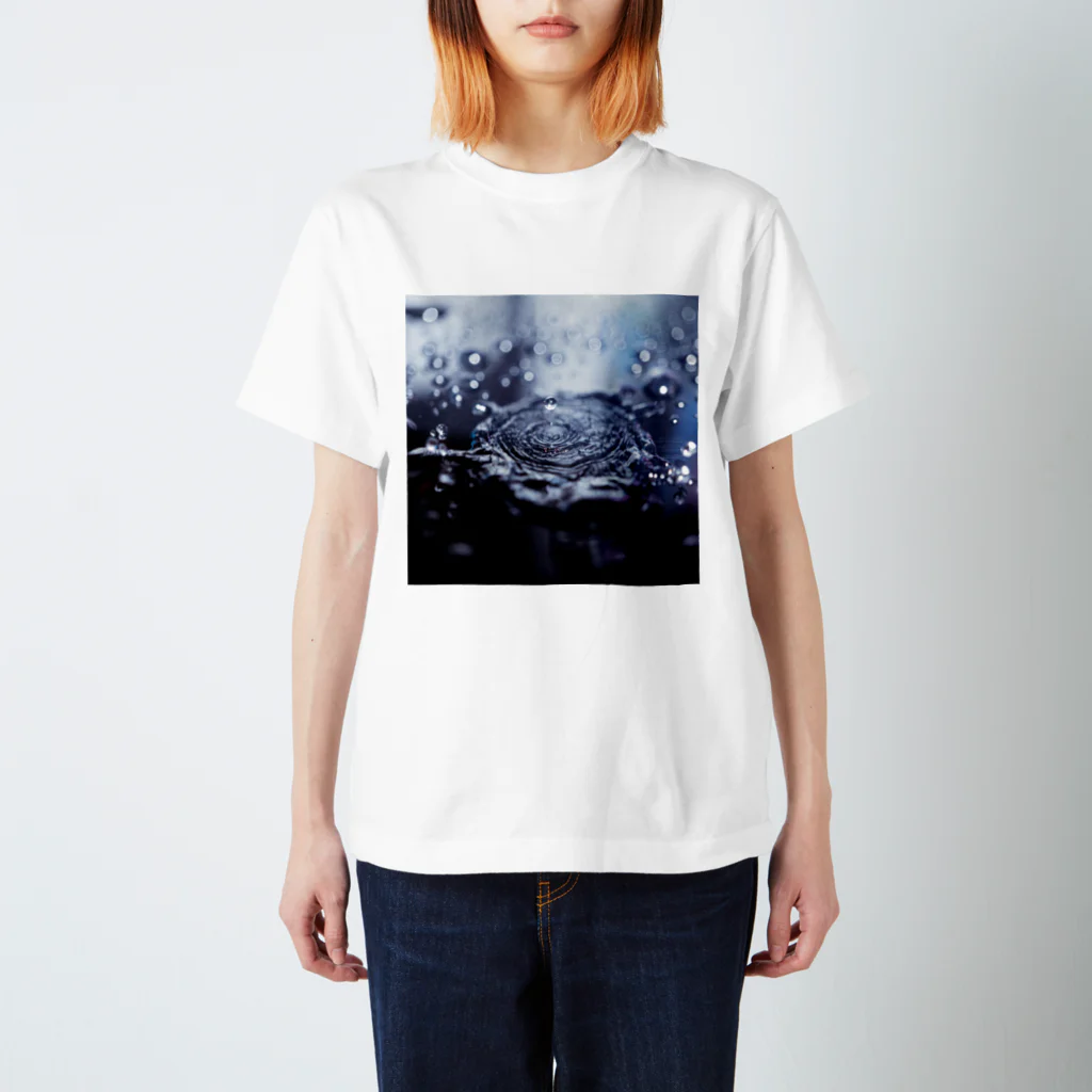 水分補給のGalaxy Regular Fit T-Shirt