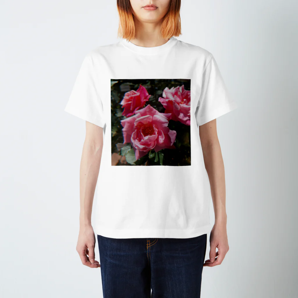 その日暮らし。の薔薇のお花 ピンク スタンダードTシャツ