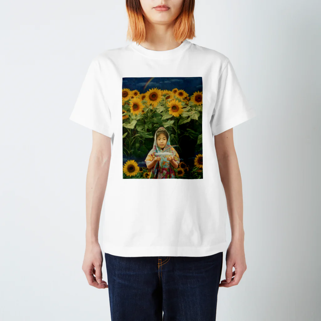 Sometimes Galleryの向日葵畑で手から虹を発生させる少女 Regular Fit T-Shirt