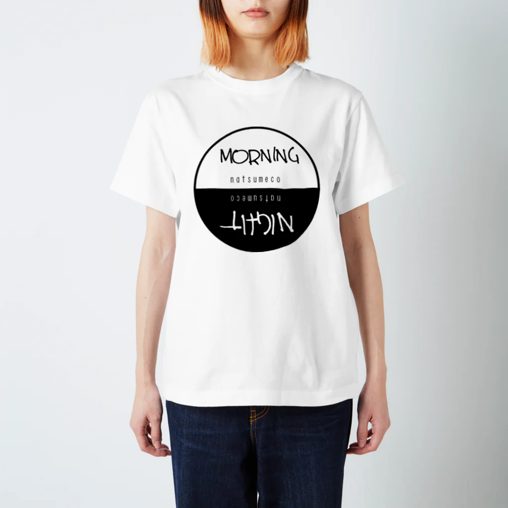 D:O:Mの=M&N= Regular Fit T-Shirt