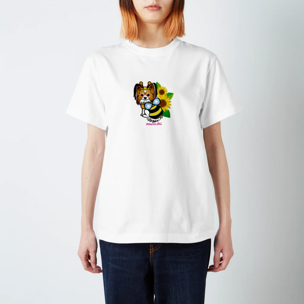 みみのお友達のムサシぶんぶんグッズ Regular Fit T-Shirt