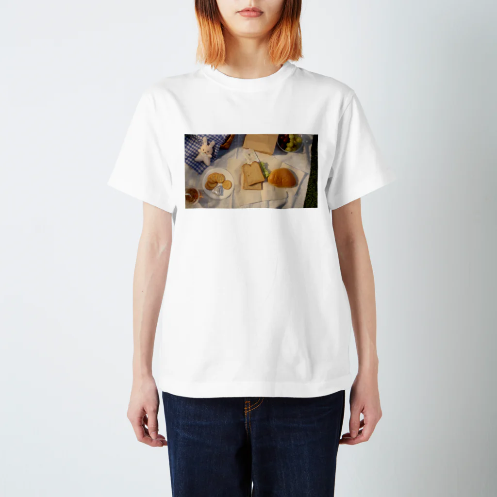 松岡美乃梨のピクニック Regular Fit T-Shirt