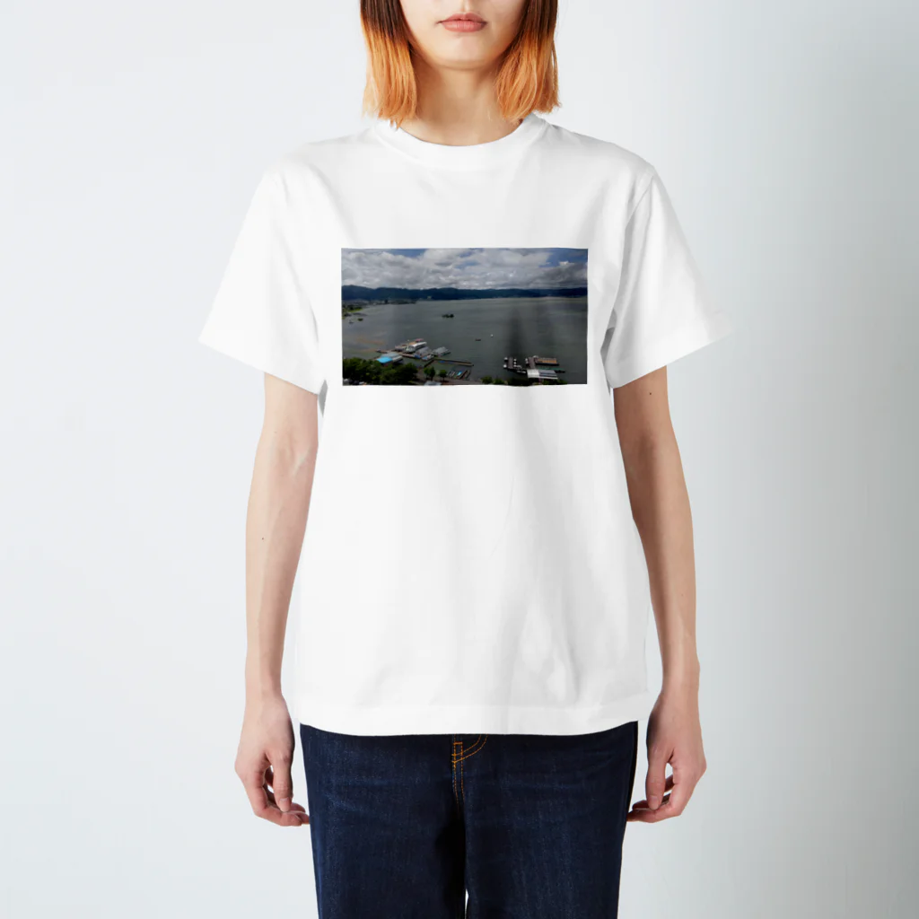 ももたんの広大な湖 Regular Fit T-Shirt