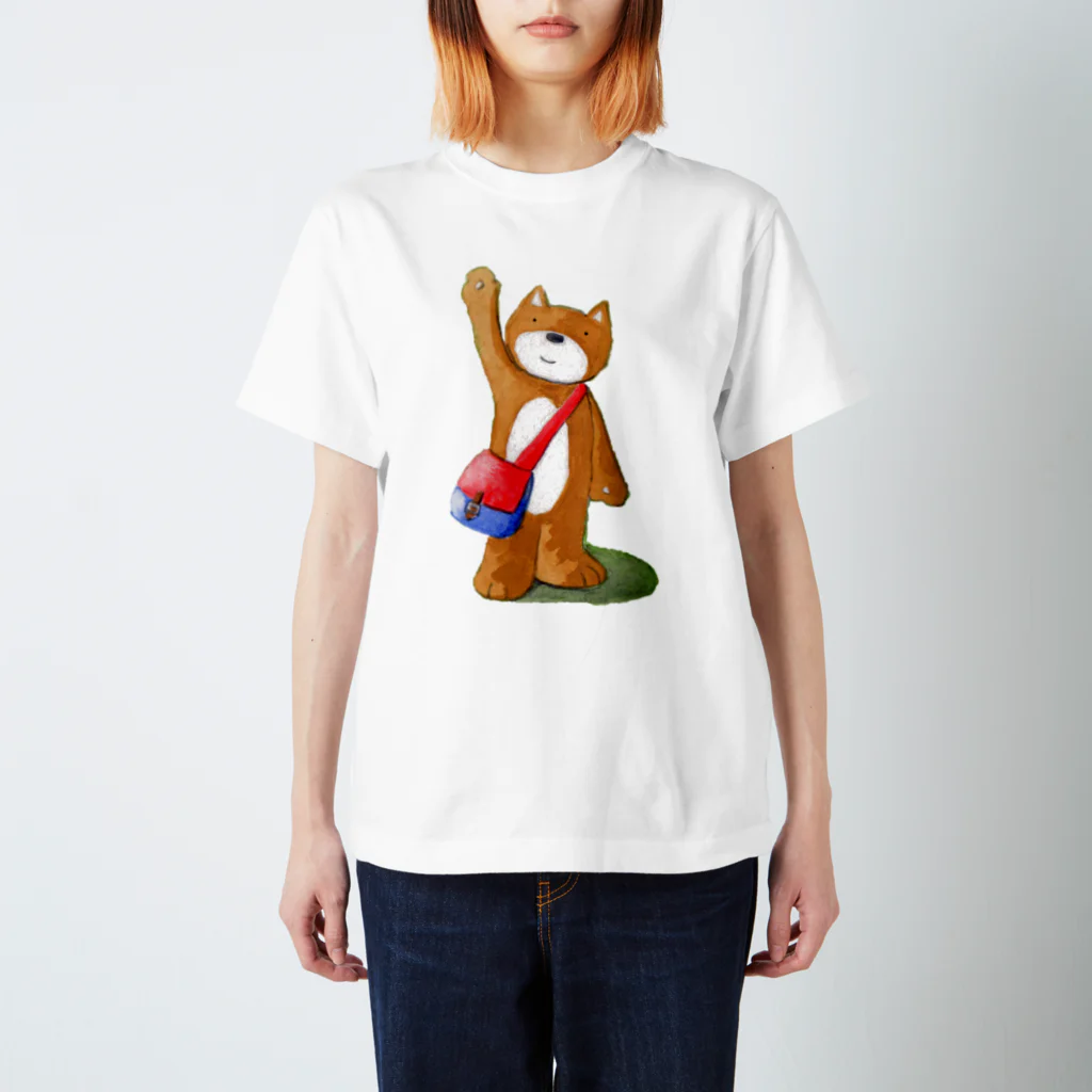 Doodle の行ってきますのくまえる Regular Fit T-Shirt