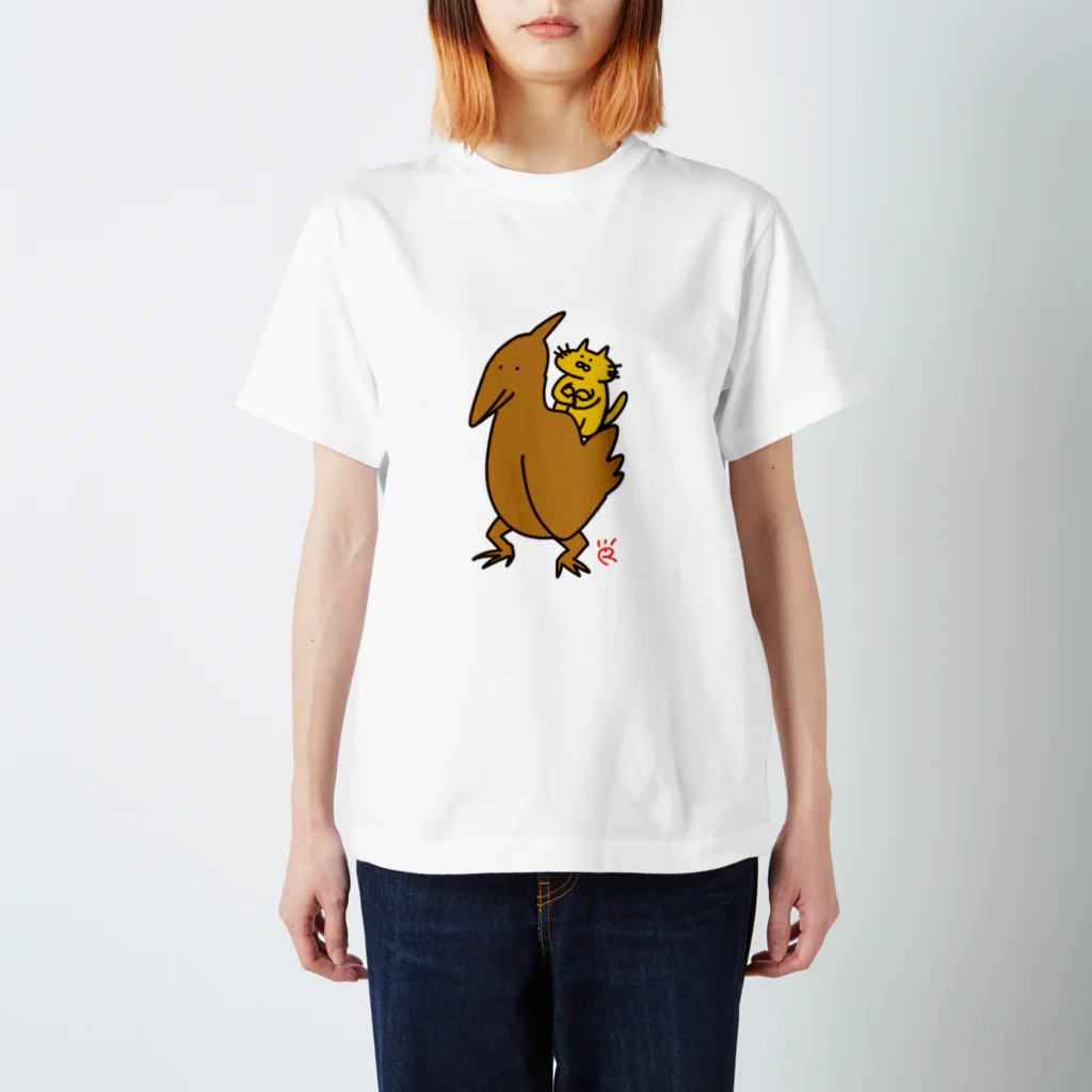 なで肩うさぎの美香堂のプテラノドンと黄色いネコ スタンダードTシャツ