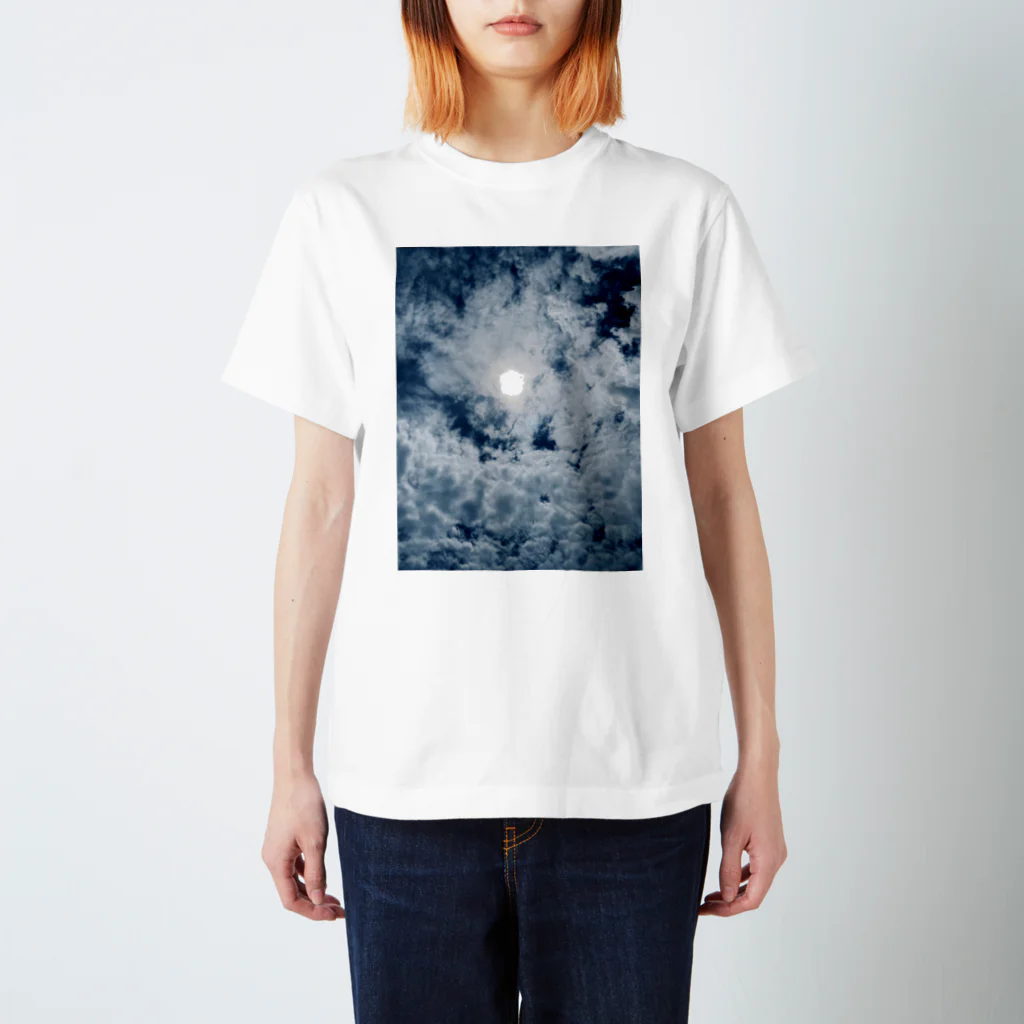 いつかの景色のBlue Moon Sky Regular Fit T-Shirt