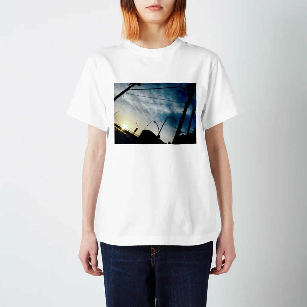 かおこshopの夕方の空 Regular Fit T-Shirt