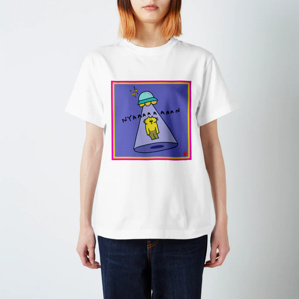 なで肩うさぎの美香堂のUFOと黄色いネコ スタンダードTシャツ