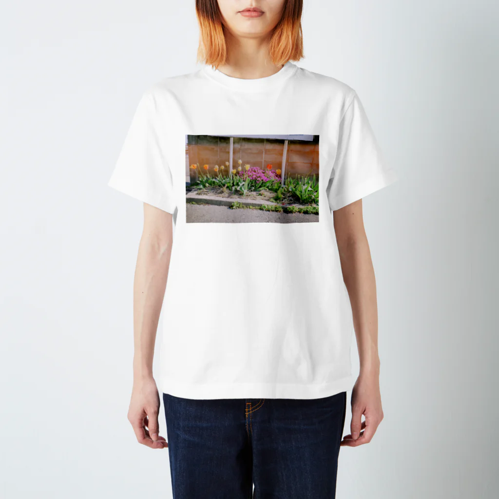 春に眠るの春の日のCHURIP Regular Fit T-Shirt