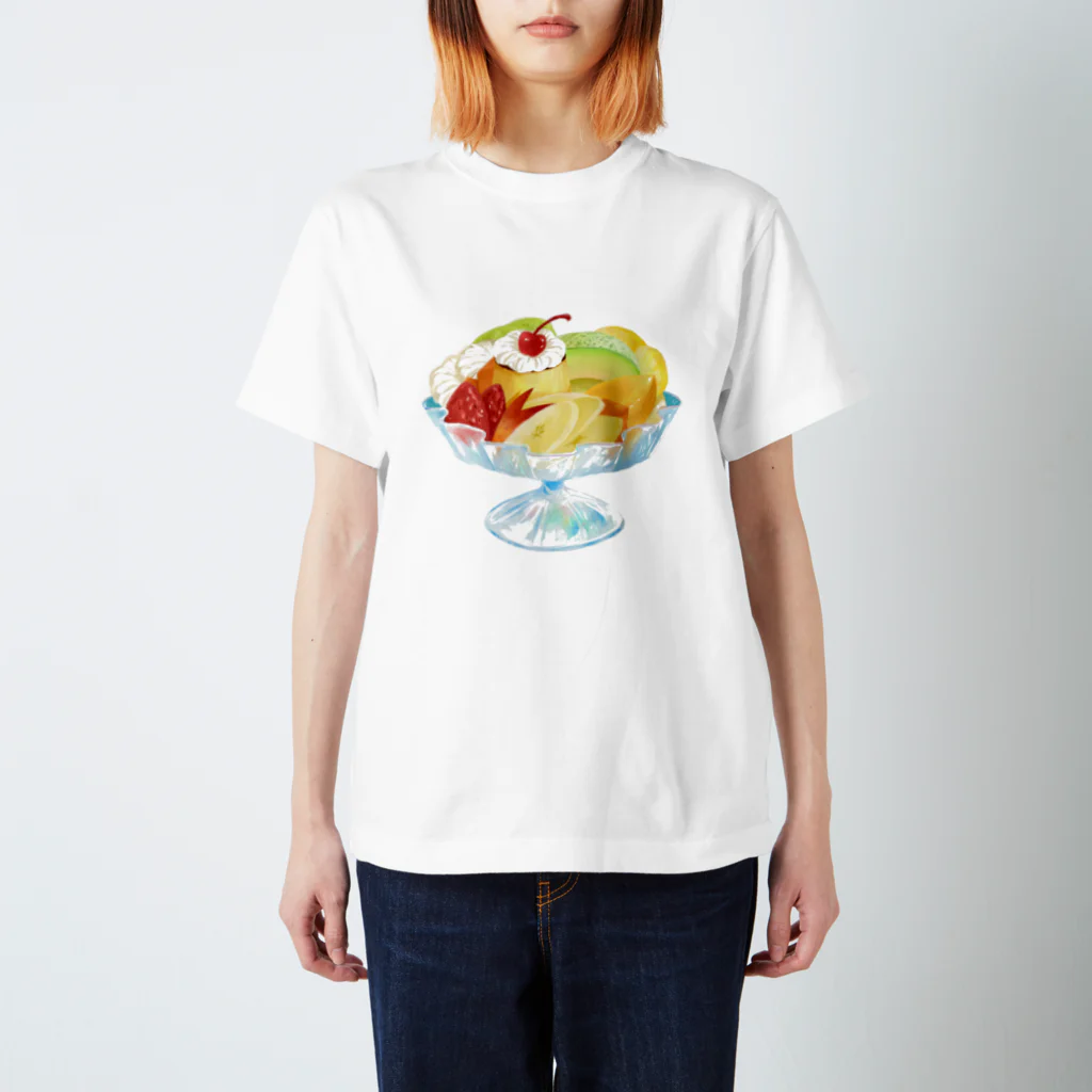 しんま みさんの純喫茶ブルーラビット　プリンアラモード(正面) Regular Fit T-Shirt