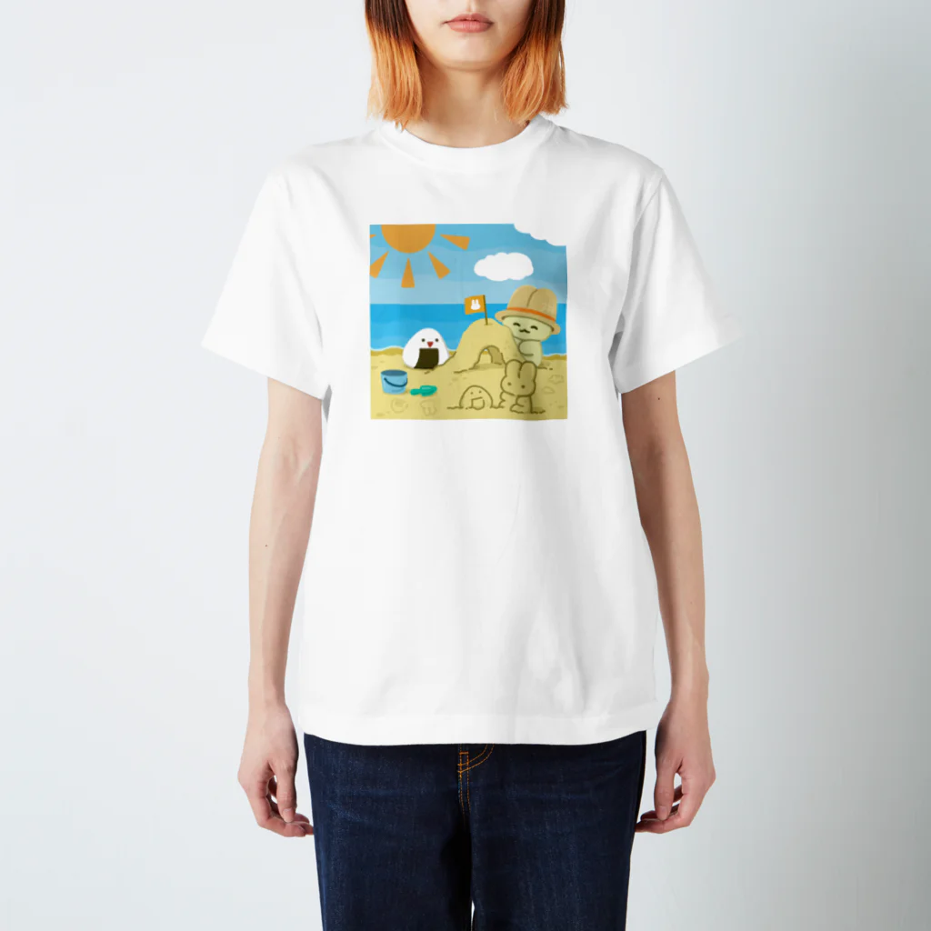❁みい❁の砂浜で遊ぶうさぎ Regular Fit T-Shirt