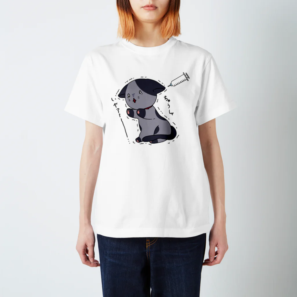 ぽちのやの注射が怖い猫 Regular Fit T-Shirt