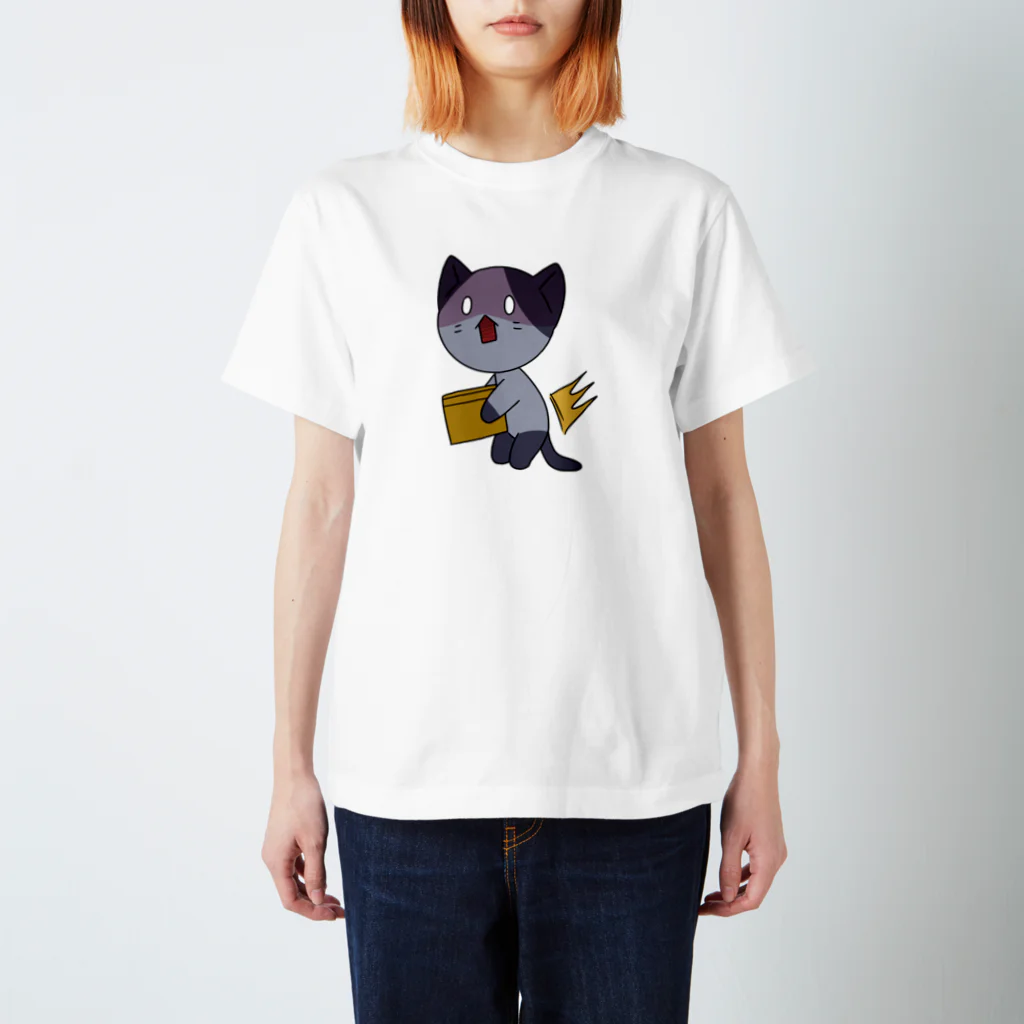 アオフジマキのぎっくり腰猫 Regular Fit T-Shirt