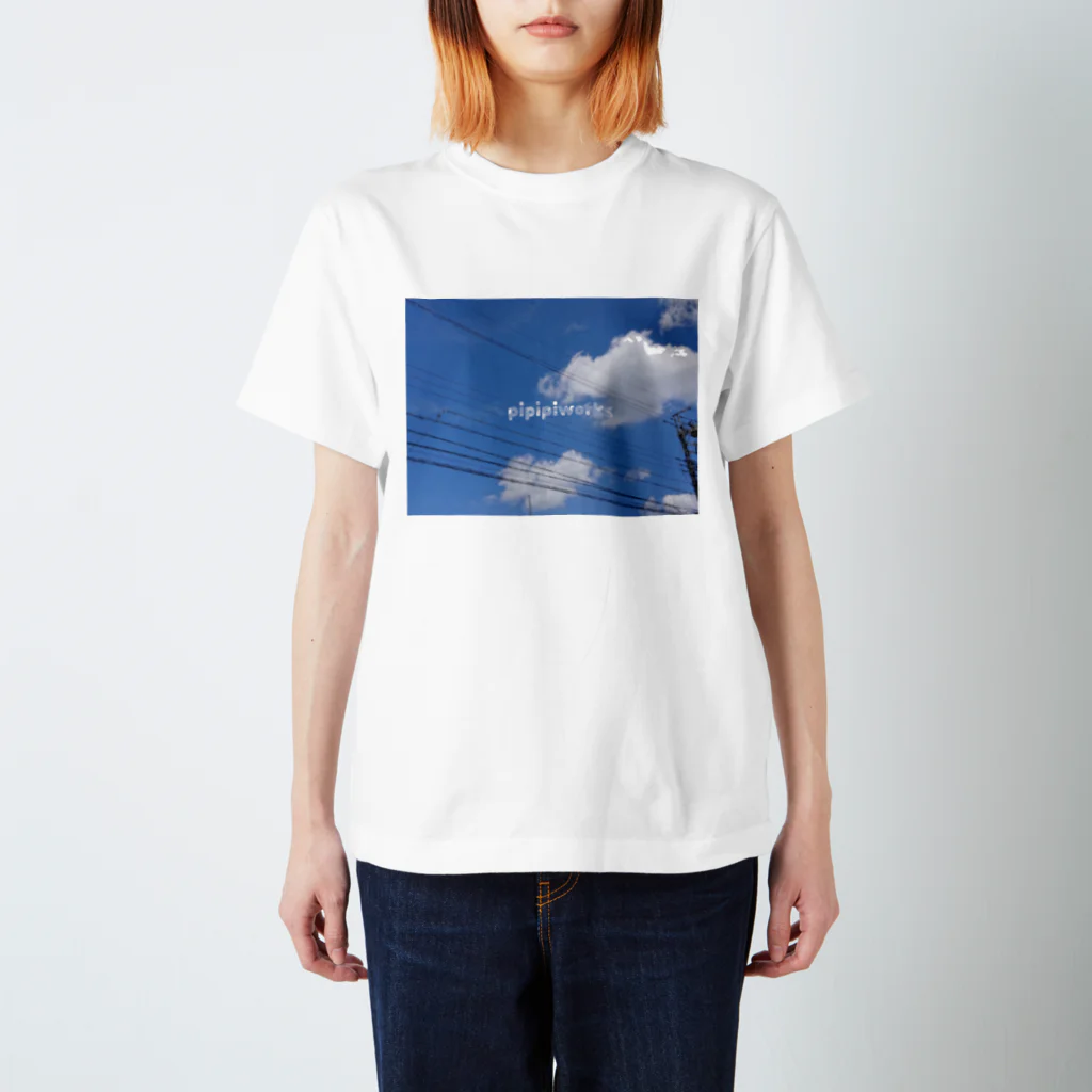 ぴぴぴ わーくすの青空と電線のTシャツ スタンダードTシャツ