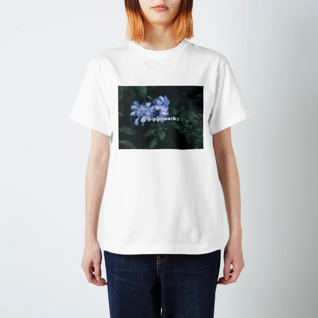 ぴぴぴ わーくすの青いお花のTシャツ Regular Fit T-Shirt