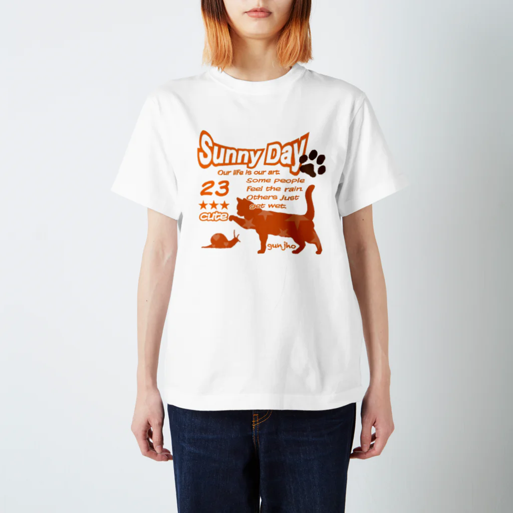 gunjho'sgalleryのネコちゃんとカタツムリ Regular Fit T-Shirt