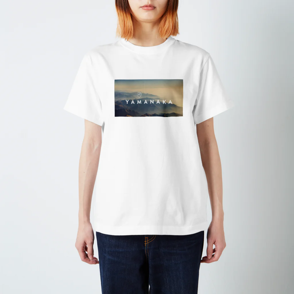 ヤマノヒツジ shopのYAMANAKAグラフィックT Regular Fit T-Shirt