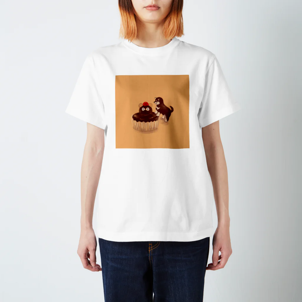 in the eyesの柴犬とたぬきケーキ Regular Fit T-Shirt