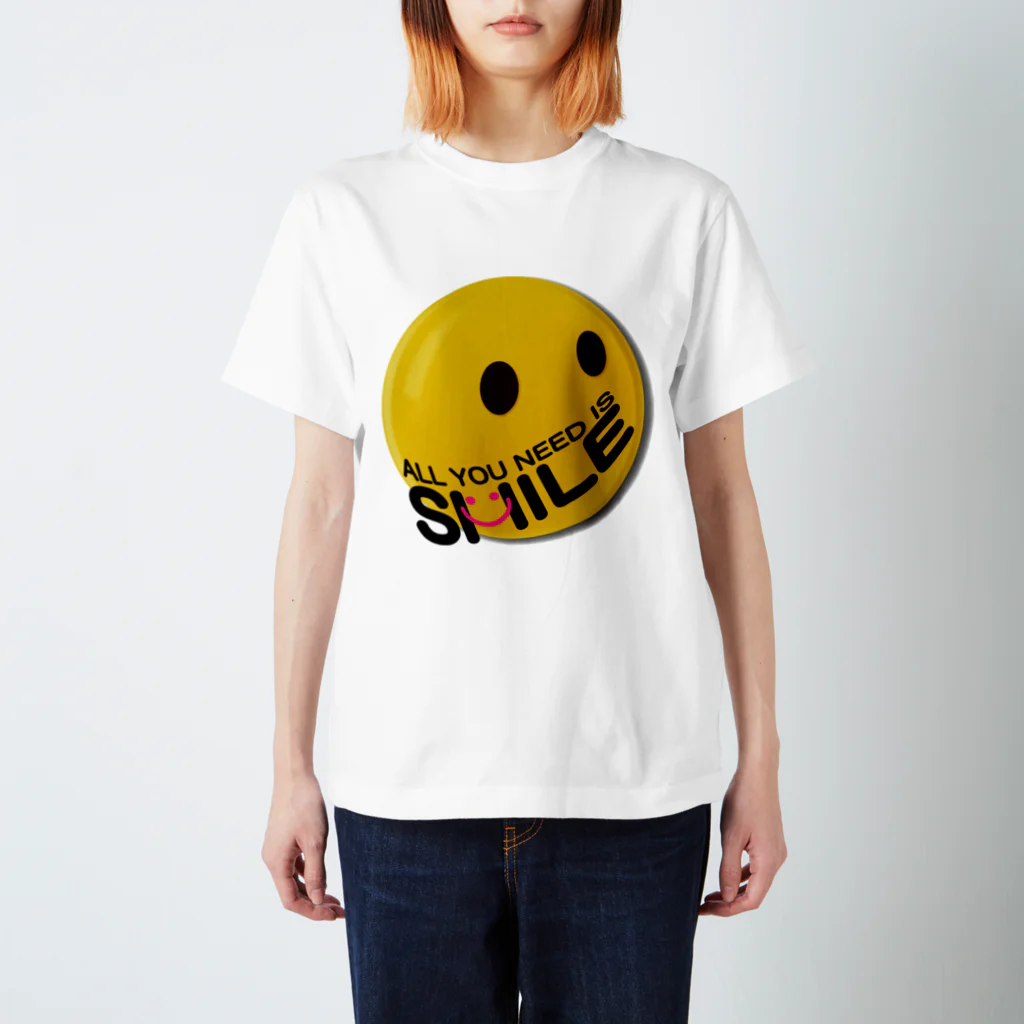 AURA_HYSTERICAのALL YOU NEED IS SMILE. Regular Fit T-Shirt