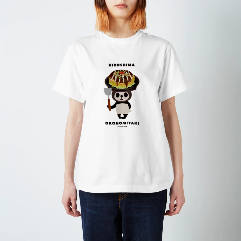 キッチュの【広島】お好み焼きパンダ Regular Fit T-Shirt