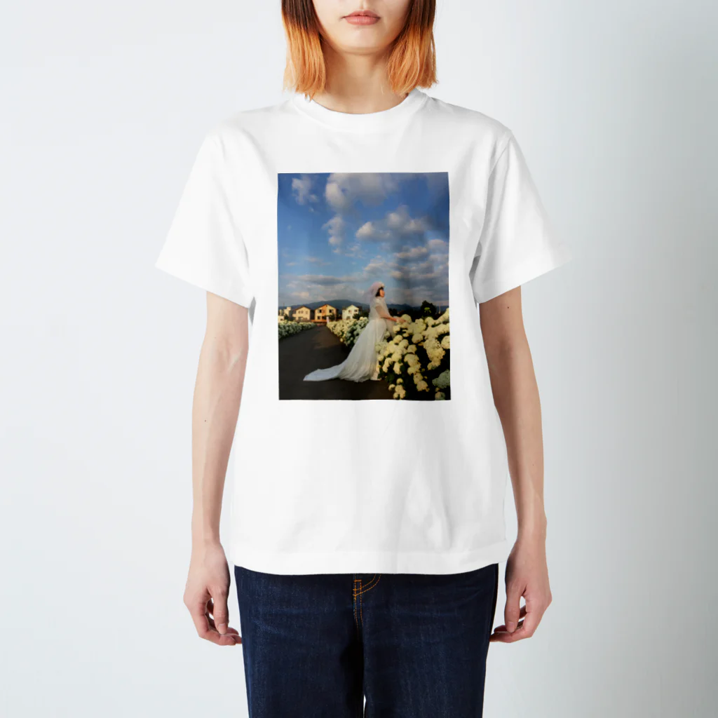 和水もみじのアナベルと花嫁 スタンダードTシャツ