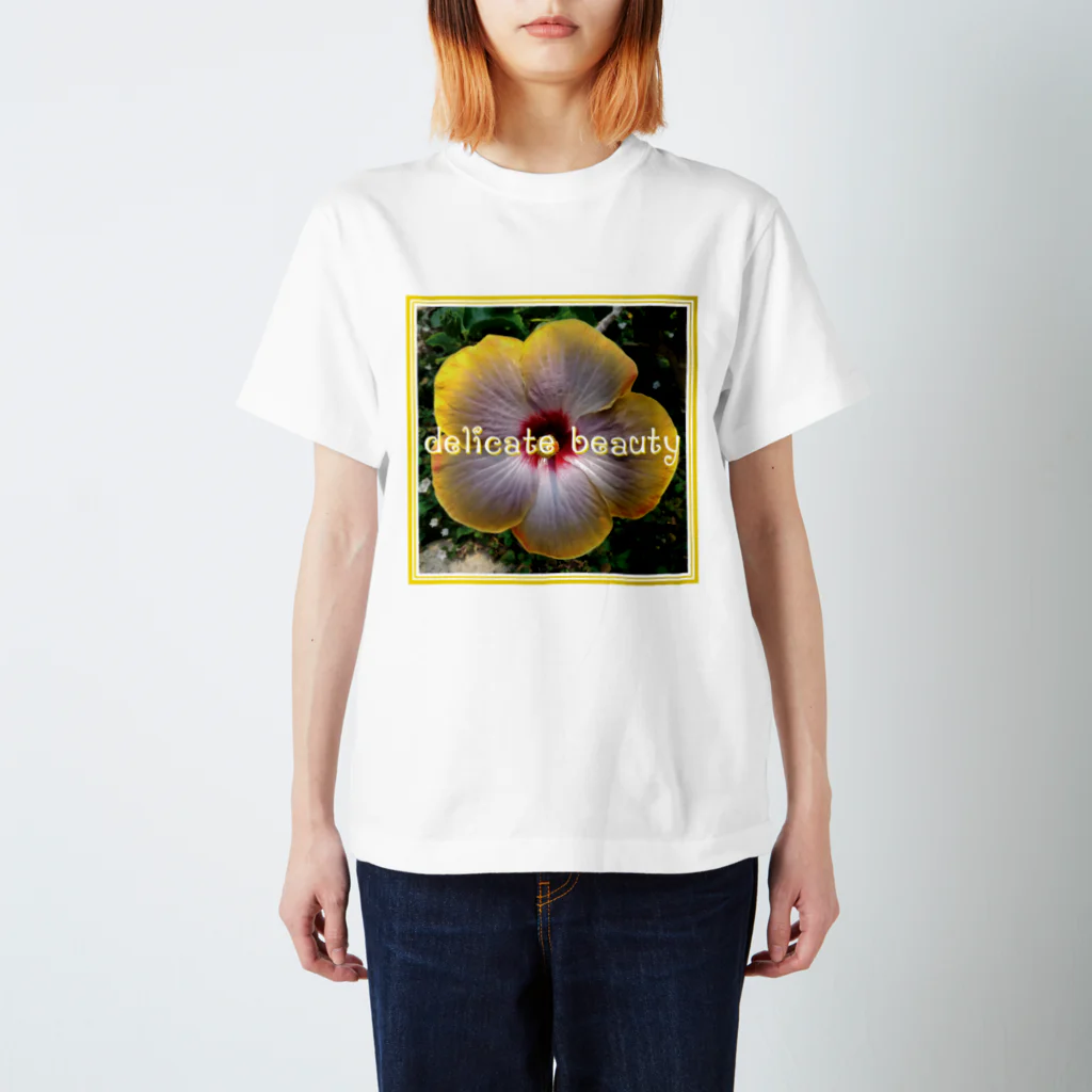 フォーヴァのdelicate beauty Regular Fit T-Shirt