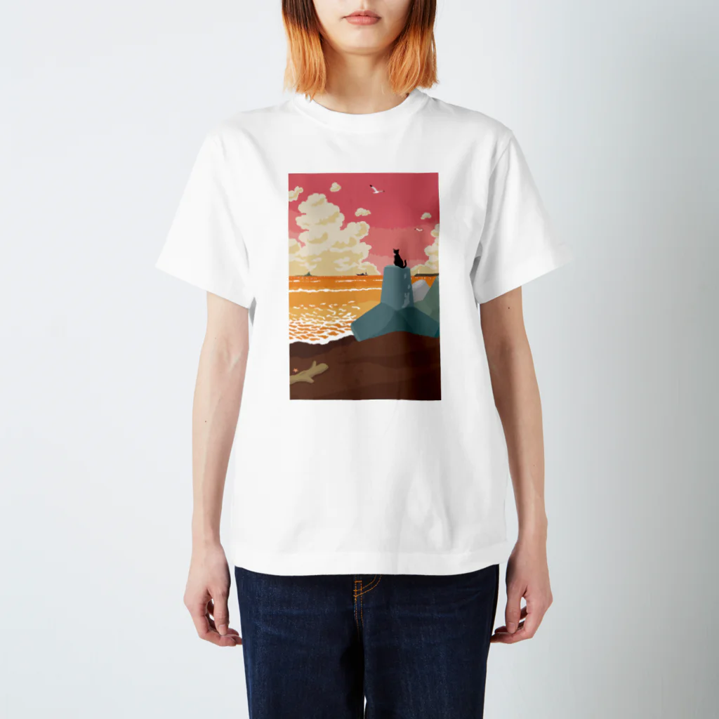 湘南デザイン室：ネギシシゲノリの湘南ランドスケープ09：夕暮のサザンビーチ Regular Fit T-Shirt