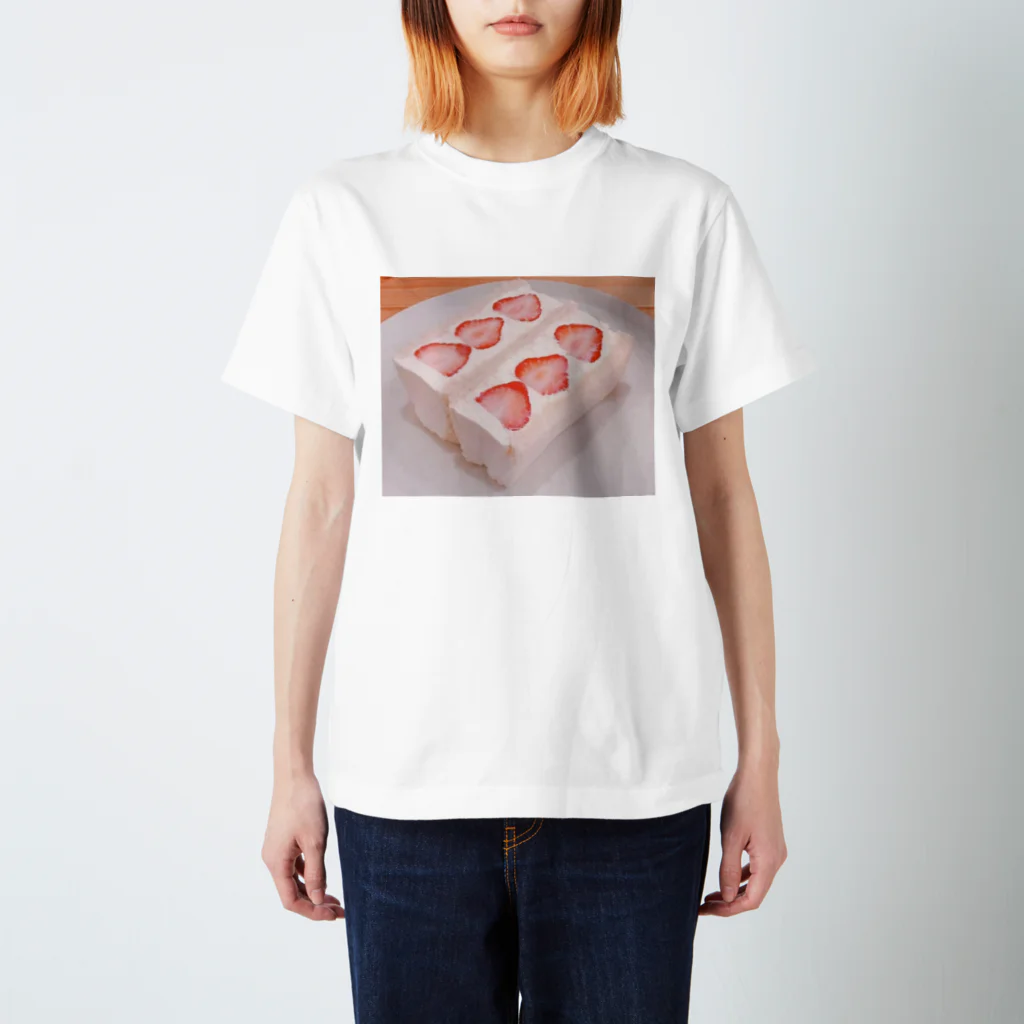 癒しショップのショートケーキ Regular Fit T-Shirt