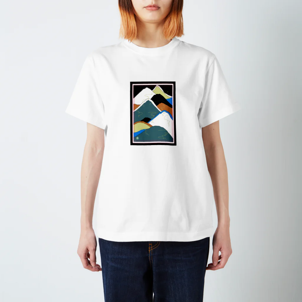 オモト / MAMI OBAの黒と橙の山 スタンダードTシャツ